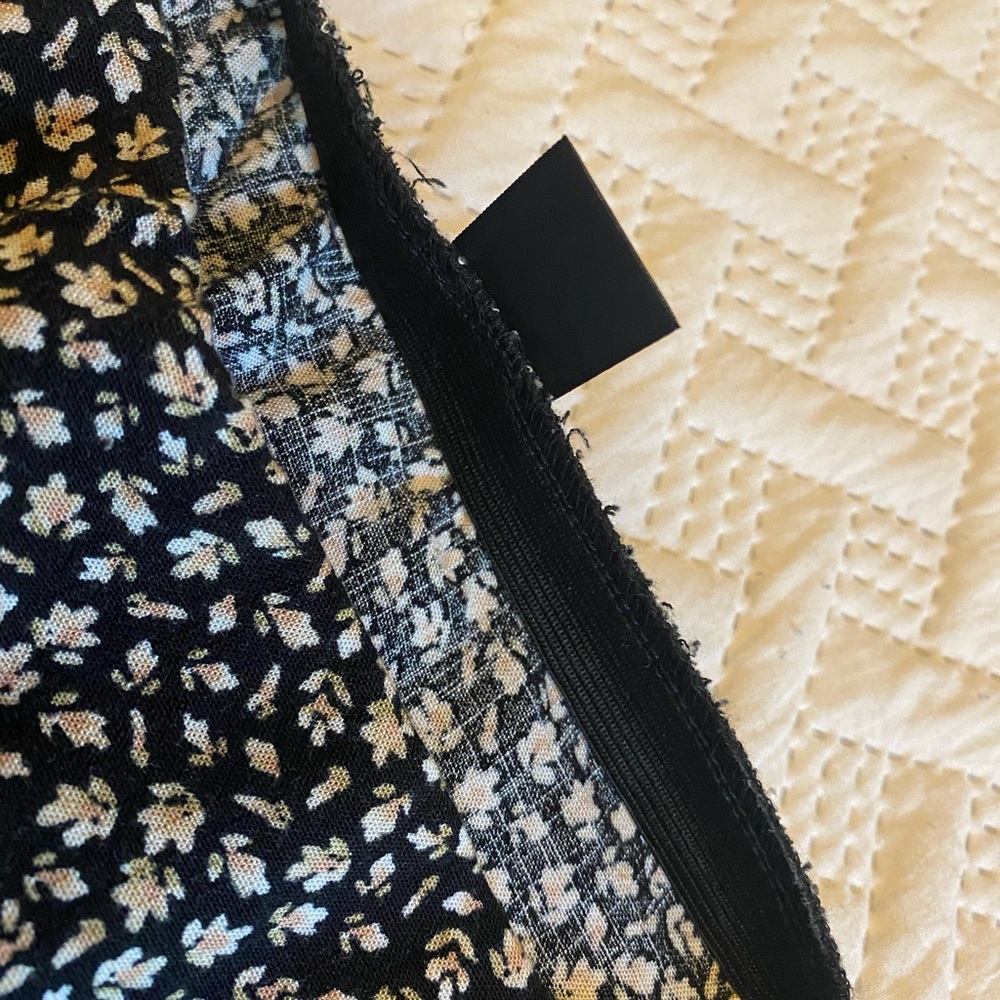 FLORAL MINI SKIRT (BLACK) - Picture 8 of 10
